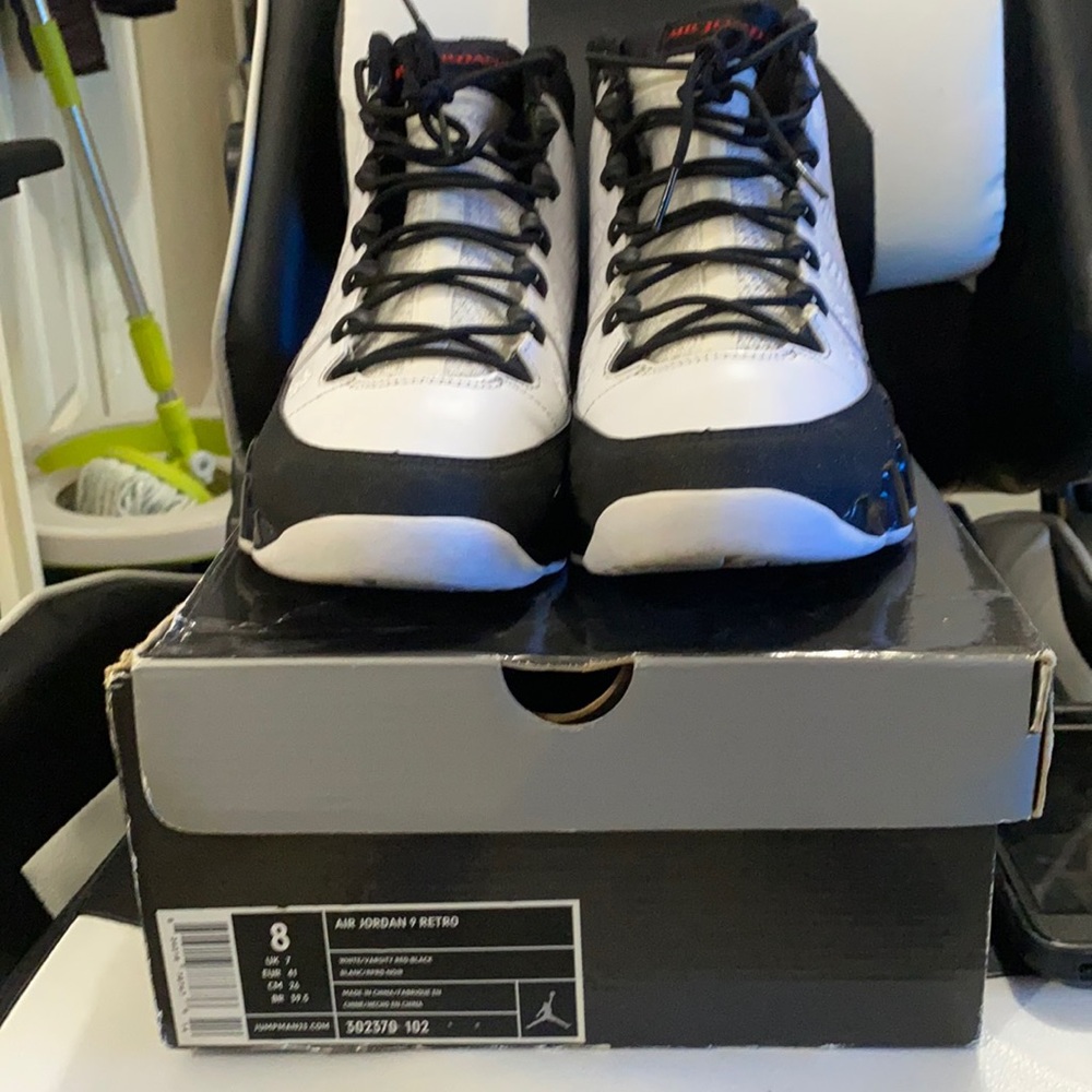 Air Jordan 9 Retro “White Black Red”